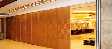 Decoratieve Materiële Beweegbare Glijdende Verdelingsmuren voor Vergaderzaal Hoogste Hangend Systeem