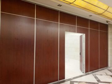 De moderne Muren van de Klaslokaal Decoratieve Opereerbare Vouwende Verdeling 15000mm Hoogte