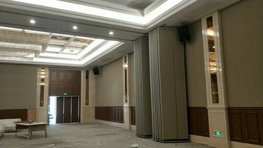 Vloer aan de Zaal van de Plafondconferentie Beweegbare Verdelingsmuur met MDF Melamineoppervlakte