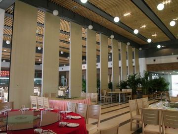 Bovenkant die 100 Mm-Beweegbare Glijdende de Verdelingsmuren van de Stoffenoppervlakte voor Restaurant hangen