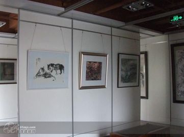 Bovenkant die Vouwend Glijdende Verdelingsmuur voor Tentoonstellingszaal/Kunstgalerie hangen