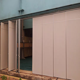 De buitenmuren van de Aluminium Geluiddichte Beweegbare Verdeling voor Balkongepaste kleur