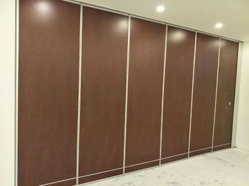 Het vouwen van Geluiddichte Beweegbare Akoestische Verdelingsmuren voor de Zaal van de Bureauconferentie