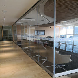 Het kantoormeubilair van het Framelessglas verdeelt opereerbare muren voor conferentieruimte