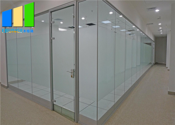 De Muur van de het Bureauverdeling van het aluminiumglas met Magnetische Zonneblinden en Scharnierende Deur