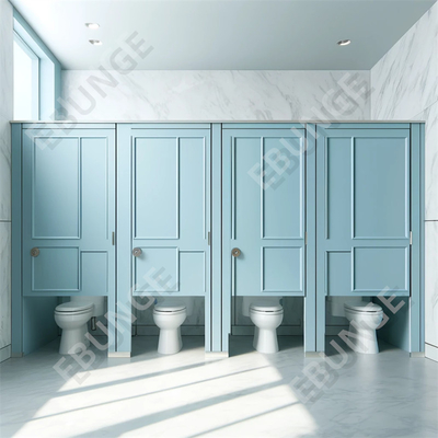 Zwarte waterbestendige toiletwand Moderne kamer voor openbaar toilet