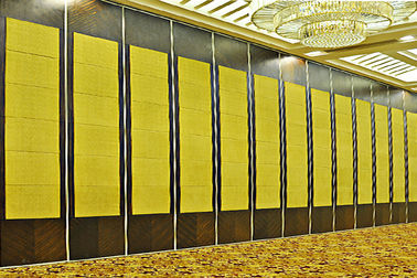 Stoffenoppervlakte die Opereerbare Beweegbare Verdelingsmuren voor de Zaal van het Hotelbanket glijdt