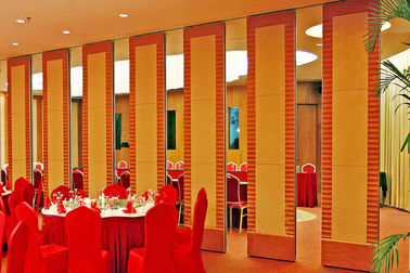 Muren van de restaurant de Beweegbare Houten Geluiddichte Vouwende Glijdende Verdeling Maleisië