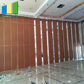 De Intrekbare Vloer van de aluminiumlegering aan de Vergaderzaal die van het Plafondbureau Verdelingsmuren voor Studio vouwen