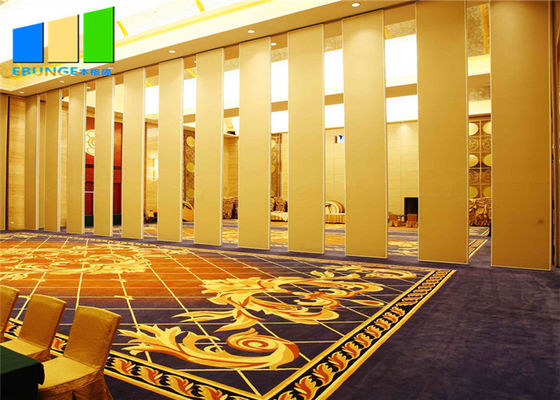 De verdeler die van de hotelruimte deurverdeler vouwen paste muur van de kleuren de beweegbare verdeling voor binnenlands ontwerp aan