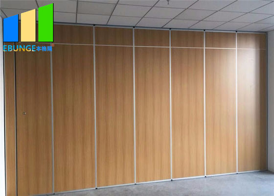 Aanpasbare oplossingen Accordeon Scheidingsmuur Duurzame vouwbare scheidingsmuren voor hotel Banketzaal