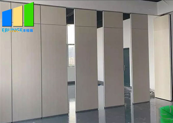 Eenvoudige en snelle installatie Klappende scheidingswand Intrekbare scheidingswanden met hangend spoor systeem