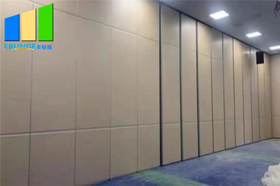 Eenvoudige en snelle installatie Klappende scheidingswand Intrekbare scheidingswanden met hangend spoor systeem