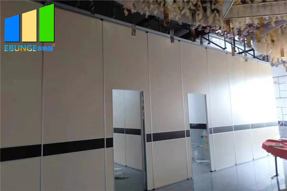 Plafond Opgezet Systeem die de Akoestische Zaal Verdeling van het VerdelersKantoormeubilair hangen