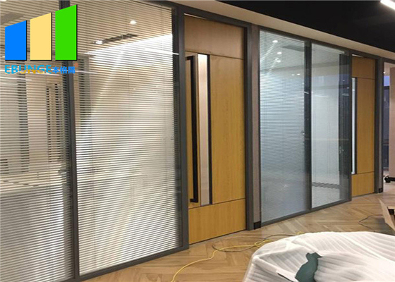Het aluminiumkader berijpte de Vaste Vloer van de Glasmuur aan Plafondverdeling voor Modern Bureau