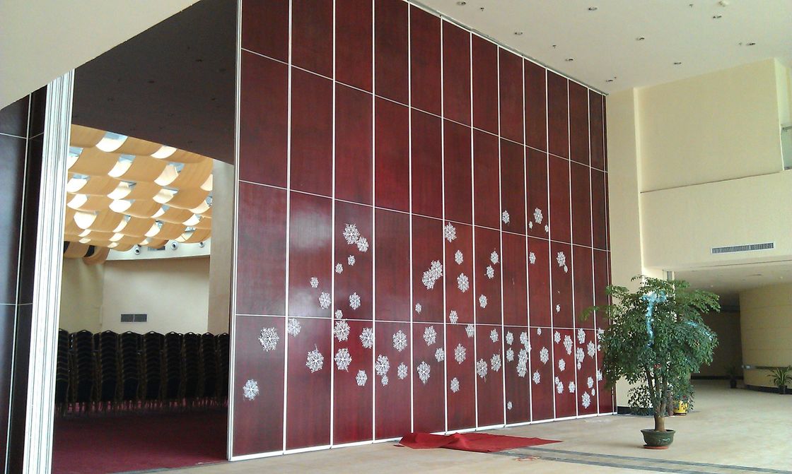 Het vouwen van Beweegbare Houten Verdelingsmuren voor Conferentiezaal Hoogste Hangend Systeem